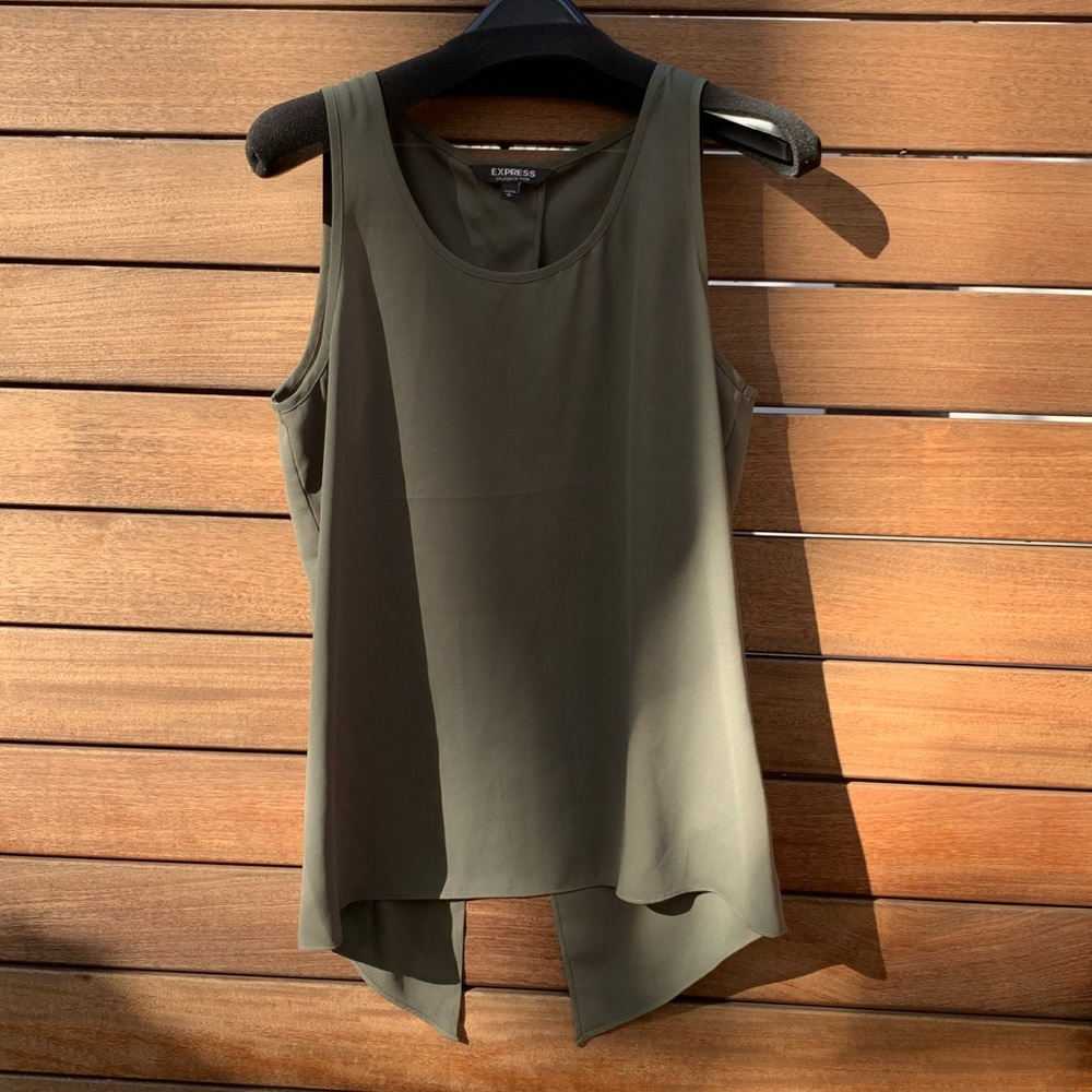 Express Split Back Top - NWOT - Picture 4 of 7